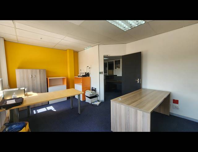 325M² OFFICE TO LET IN FOURWAYS
